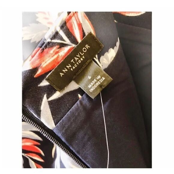 ANN TAYLOR FACTORY PENCIL FLOWERY SKIRT - Picture 3 of 4